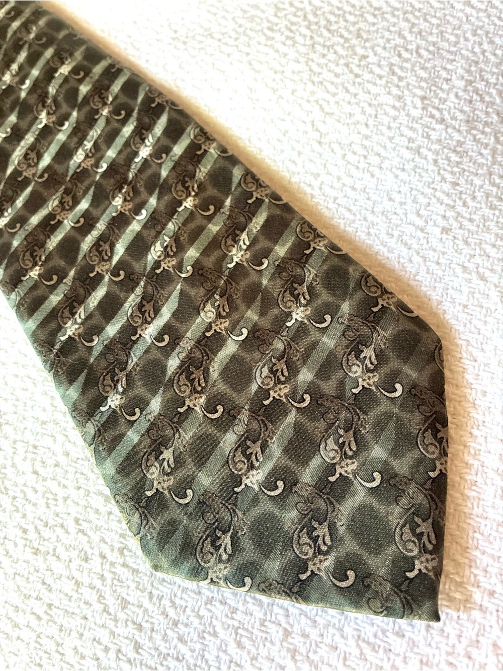 Carlos Devenezia Men’s 100% Silk Tie Handmade Italy Paisley Stripe 60” x 4”